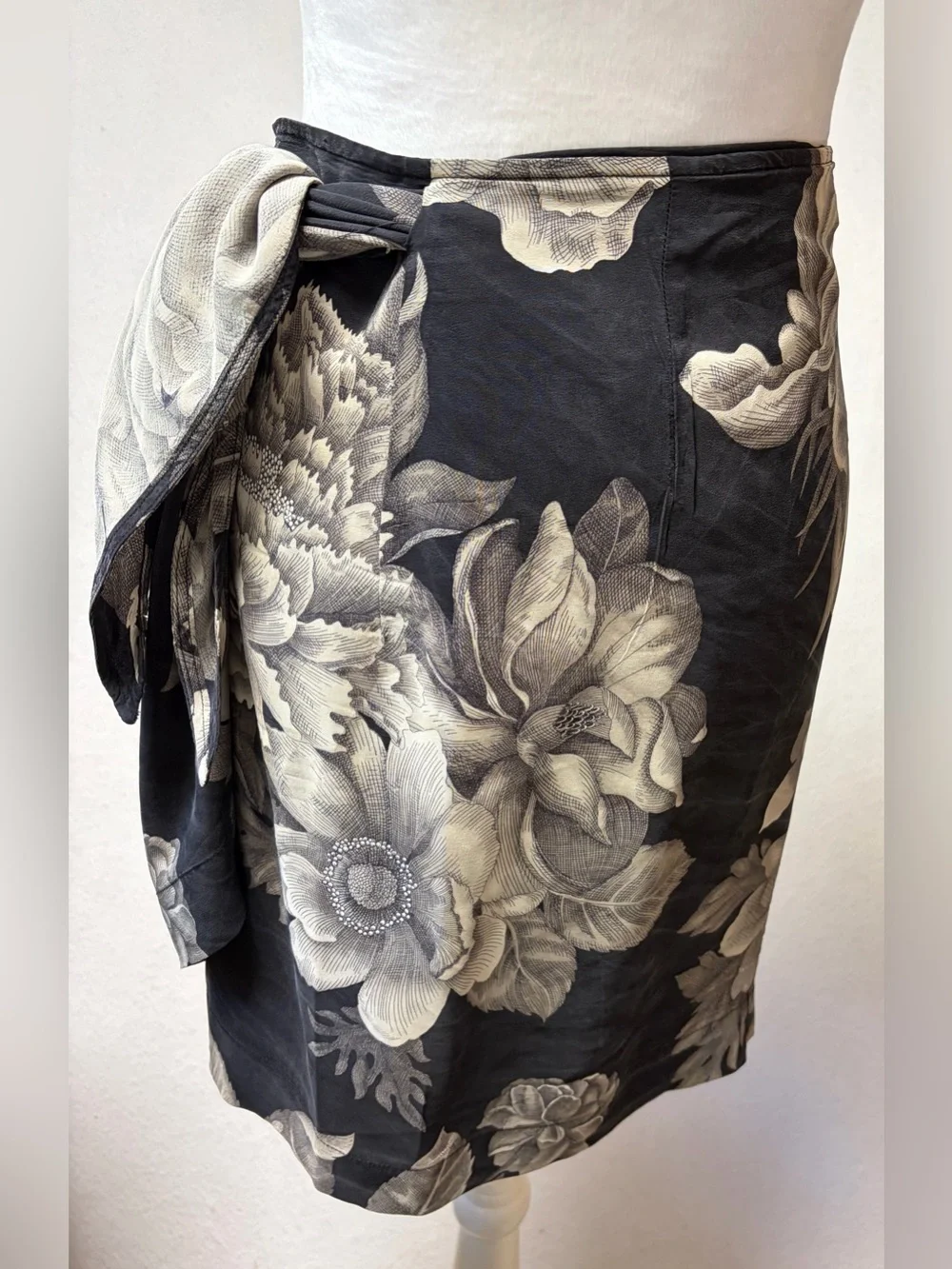 Vintage Linda Allard Ellen Tracy 100% Silk Wrap Skirt Black Floral Romantic  S